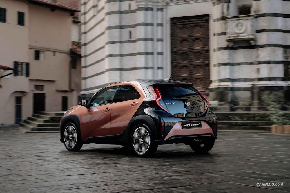 טויוטה אייגו X ההיברידית החדשה 2026
