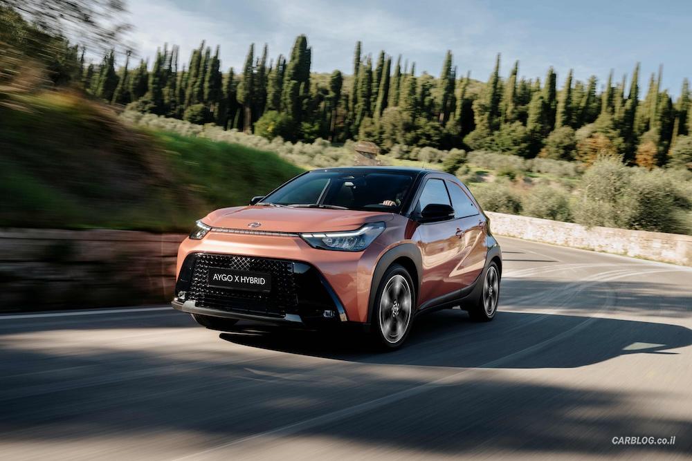 טויוטה אייגו X ההיברידית החדשה 2026