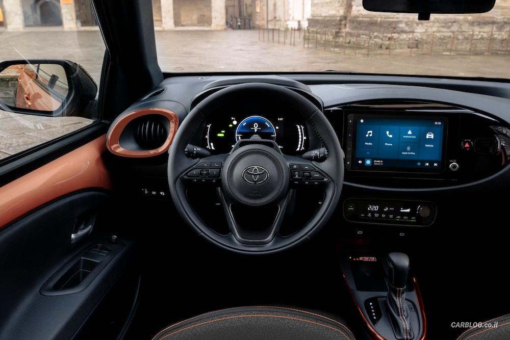 טויוטה אייגו X ההיברידית החדשה 2026